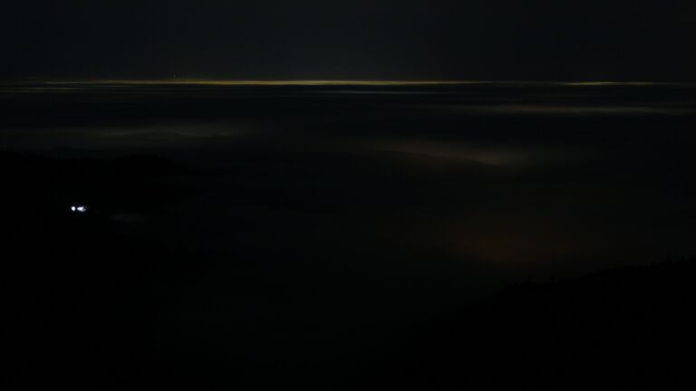 Dieses Bild zeigt eine Webcam-Aufnahme vom Achertal, aufgenommen am Dienstag, den 23.12.2025 um 01:00 Uhr. Die Temperatur betrug 6.6°C.