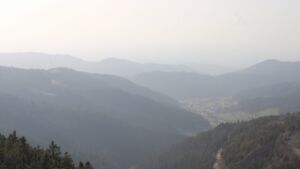 Dieses Bild zeigt eine Webcam-Aufnahme vom Achertal, aufgenommen am Montag, den 09.03.2026 um 16:20 Uhr. Die Temperatur betrug 10.9°C.