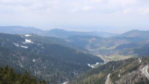 Dieses Bild zeigt eine Webcam-Aufnahme vom Achertal, aufgenommen am Freitag, den 03.04.2026 um 12:50 Uhr. Die Temperatur betrug 5.4°C.