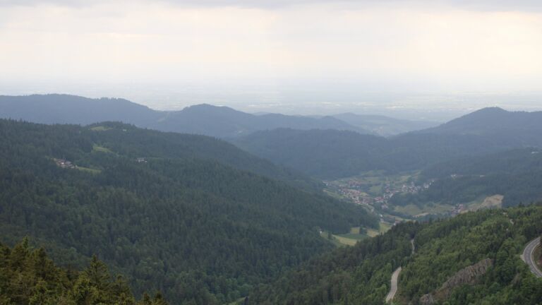 Dieses Bild zeigt eine Webcam-Aufnahme vom Achertal, aufgenommen am Donnerstag, den 22.05.2025 um 17:50 Uhr. Die Temperatur betrug 7.9°C.