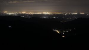 Dieses Bild zeigt eine Webcam-Aufnahme vom Achertal, aufgenommen am Sonntag, den 19.04.2026 um 02:30 Uhr. Die Temperatur betrug 10.9°C.