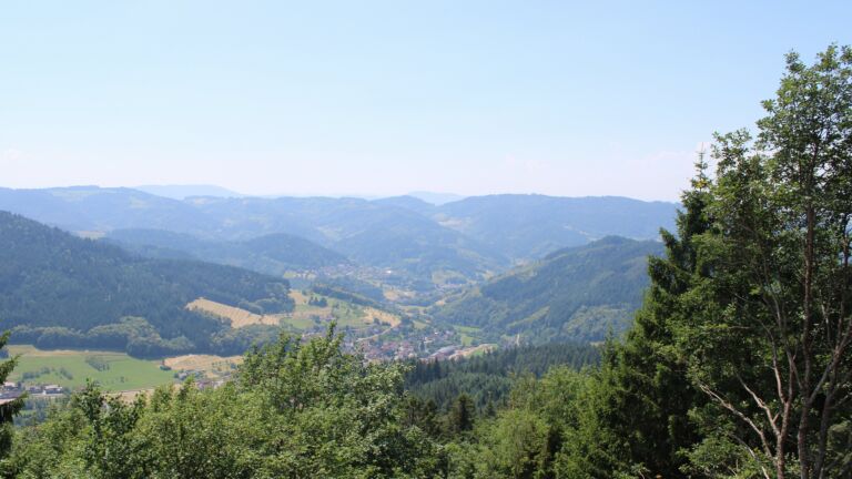 Dieses Bild zeigt eine Webcam-Aufnahme vom Achertal, aufgenommen am Montag, den 22.06.2026 um 13:50 Uhr. Die Temperatur betrug 32°C.