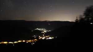 Dieses Bild zeigt eine Webcam-Aufnahme vom Achertal, aufgenommen am Donnerstag, den 25.06.2026 um 02:30 Uhr. Die Temperatur betrug 26°C.