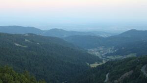 Dieses Bild zeigt eine Webcam-Aufnahme vom Achertal, aufgenommen am Samstag, den 05.07.2025 um 05:40 Uhr. Die Temperatur betrug 16.8°C.