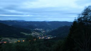 Dieses Bild zeigt eine Webcam-Aufnahme vom Achertal, aufgenommen am Donnerstag, den 04.06.2026 um 04:50 Uhr. Die Temperatur betrug 13.6°C.