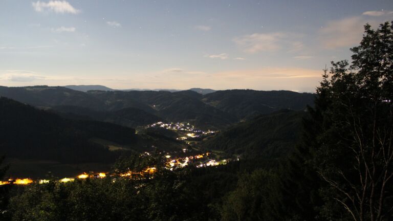Dieses Bild zeigt eine Webcam-Aufnahme vom Achertal, aufgenommen am Freitag, den 03.07.2026 um 03:30 Uhr. Die Temperatur betrug 15.4°C.