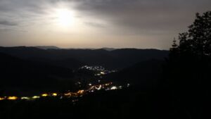 Dieses Bild zeigt eine Webcam-Aufnahme vom Achertal, aufgenommen am Sonntag, den 31.05.2026 um 03:10 Uhr. Die Temperatur betrug 21.4°C.