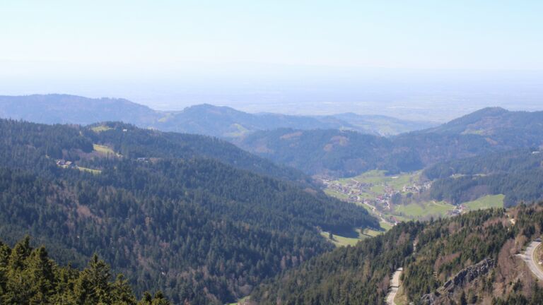 Dieses Bild zeigt eine Webcam-Aufnahme vom Achertal, aufgenommen am Mittwoch, den 08.04.2026 um 15:10 Uhr. Die Temperatur betrug 17.4°C.