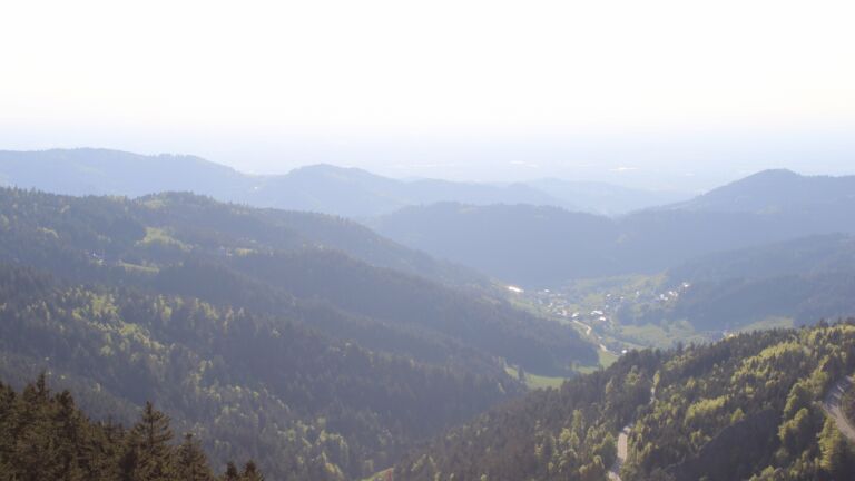 Dieses Bild zeigt eine Webcam-Aufnahme vom Achertal, aufgenommen am Mittwoch, den 30.04.2025 um 18:50 Uhr. Die Temperatur betrug 18.1°C.