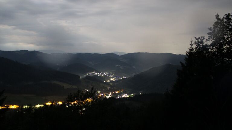 Dieses Bild zeigt eine Webcam-Aufnahme vom Achertal, aufgenommen am Mittwoch, den 01.07.2026 um 02:40 Uhr. Die Temperatur betrug 17.4°C.