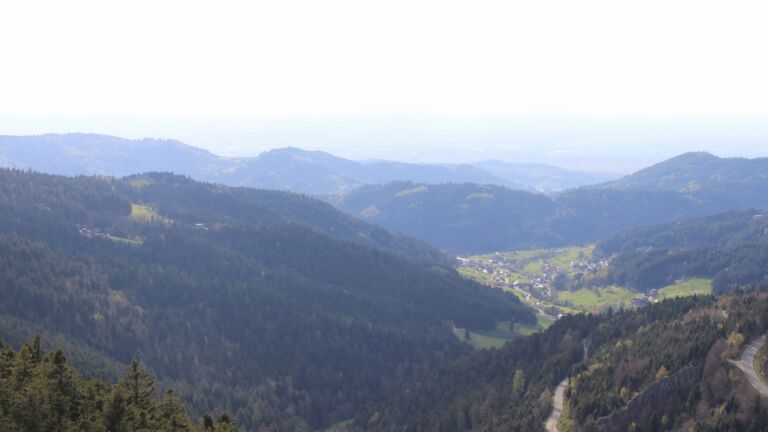 Dieses Bild zeigt eine Webcam-Aufnahme vom Achertal, aufgenommen am Donnerstag, den 16.04.2026 um 18:00 Uhr. Die Temperatur betrug 13.1°C.