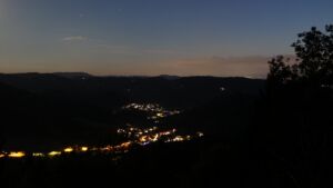 Dieses Bild zeigt eine Webcam-Aufnahme vom Achertal, aufgenommen am Samstag, den 22.08.2026 um 21:40 Uhr. Die Temperatur betrug 14.8°C.