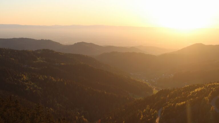 Dieses Bild zeigt eine Webcam-Aufnahme vom Achertal, aufgenommen am Donnerstag, den 23.04.2026 um 20:10 Uhr. Die Temperatur betrug 11.2°C.