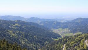 Dieses Bild zeigt eine Webcam-Aufnahme vom Achertal, aufgenommen am Samstag, den 25.04.2026 um 15:10 Uhr. Die Temperatur betrug 13.8°C.