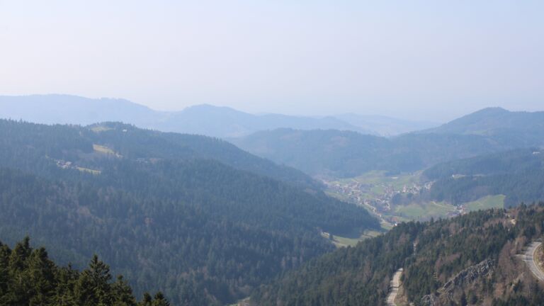 Dieses Bild zeigt eine Webcam-Aufnahme vom Achertal, aufgenommen am Sonntag, den 22.03.2026 um 13:40 Uhr. Die Temperatur betrug 6.8°C.