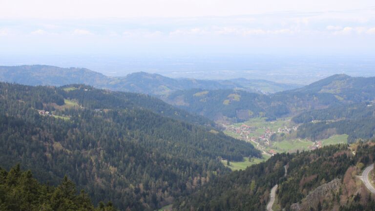 Dieses Bild zeigt eine Webcam-Aufnahme vom Achertal, aufgenommen am Donnerstag, den 16.04.2026 um 13:40 Uhr. Die Temperatur betrug 11.3°C.