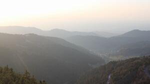 Dieses Bild zeigt eine Webcam-Aufnahme vom Achertal, aufgenommen am Donnerstag, den 26.02.2026 um 17:30 Uhr. Die Temperatur betrug 11.8°C.