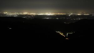 Dieses Bild zeigt eine Webcam-Aufnahme vom Achertal, aufgenommen am Donnerstag, den 18.09.2025 um 03:30 Uhr. Die Temperatur betrug 12.1°C.