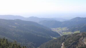 Dieses Bild zeigt eine Webcam-Aufnahme vom Achertal, aufgenommen am Donnerstag, den 12.03.2026 um 15:50 Uhr. Die Temperatur betrug 6.9°C.