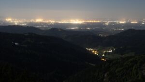 Dieses Bild zeigt eine Webcam-Aufnahme vom Achertal, aufgenommen am Donnerstag, den 30.04.2026 um 01:30 Uhr. Die Temperatur betrug 5.7°C.