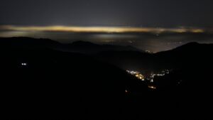 Dieses Bild zeigt eine Webcam-Aufnahme vom Achertal, aufgenommen am Sonntag, den 28.12.2025 um 02:00 Uhr. Die Temperatur betrug 2.8°C.