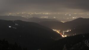 Dieses Bild zeigt eine Webcam-Aufnahme vom Achertal, aufgenommen am Dienstag, den 27.01.2026 um 18:40 Uhr. Die Temperatur betrug 2.8°C.