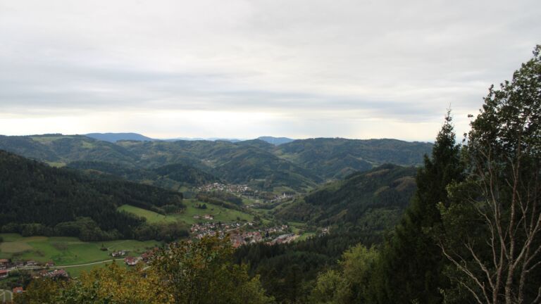 Dieses Bild zeigt eine Webcam-Aufnahme vom Achertal, aufgenommen am Freitag, den 23.10.2026 um 12:10 Uhr. Die Temperatur betrug 10.5°C.