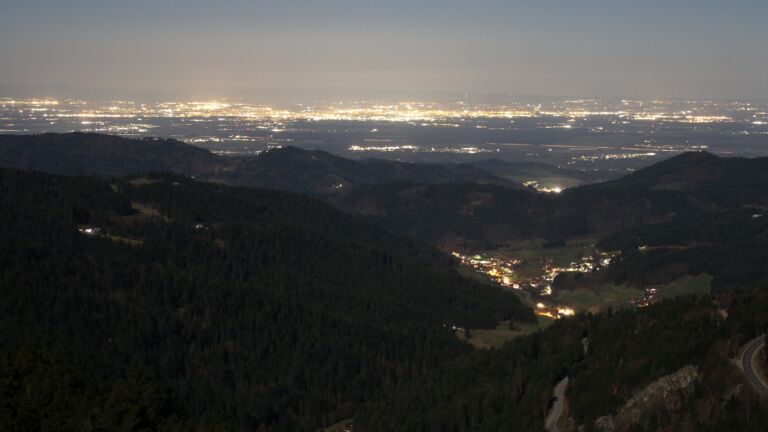 Dieses Bild zeigt eine Webcam-Aufnahme vom Achertal, aufgenommen am Montag, den 02.03.2026 um 20:30 Uhr. Die Temperatur betrug 6.3°C.