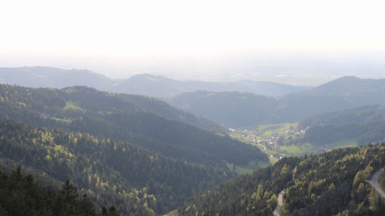 Dieses Bild zeigt eine Webcam-Aufnahme vom Achertal, aufgenommen am Sonntag, den 19.04.2026 um 18:40 Uhr. Die Temperatur betrug 7.9°C.