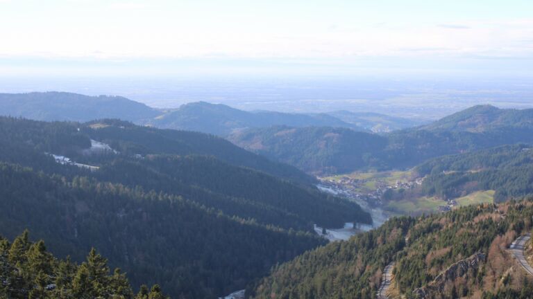 Dieses Bild zeigt eine Webcam-Aufnahme vom Achertal, aufgenommen am Mittwoch, den 19.11.2025 um 14:20 Uhr. Die Temperatur betrug 0.2°C.