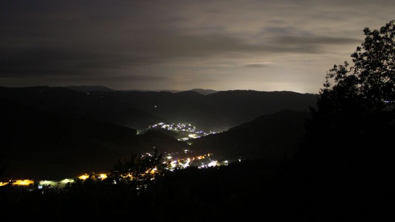 Dieses Bild zeigt eine Webcam-Aufnahme vom Achertal, aufgenommen am Donnerstag, den 21.05.2026 um 03:40 Uhr. Die Temperatur betrug 10.7°C.