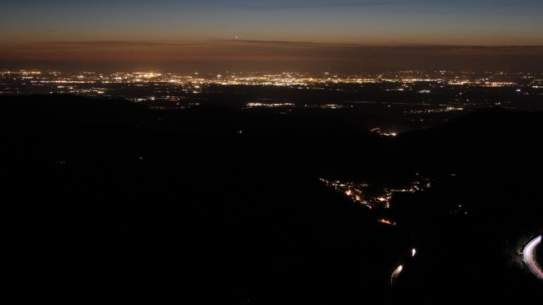 Dieses Bild zeigt eine Webcam-Aufnahme vom Achertal, aufgenommen am Donnerstag, den 12.03.2026 um 19:40 Uhr. Die Temperatur betrug 4°C.