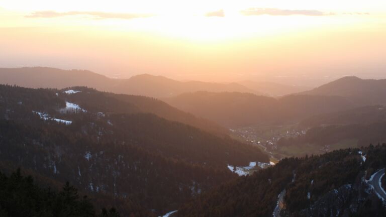 Dieses Bild zeigt eine Webcam-Aufnahme vom Achertal, aufgenommen am Donnerstag, den 02.04.2026 um 19:40 Uhr. Die Temperatur betrug 5.7°C.