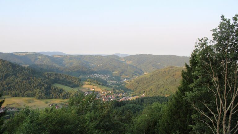 Dieses Bild zeigt eine Webcam-Aufnahme vom Achertal, aufgenommen am Donnerstag, den 30.07.2026 um 07:10 Uhr. Die Temperatur betrug 26.5°C.