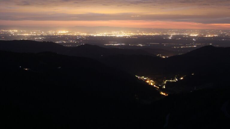 Dieses Bild zeigt eine Webcam-Aufnahme vom Achertal, aufgenommen am Donnerstag, den 29.05.2025 um 22:40 Uhr. Die Temperatur betrug 12.8°C.