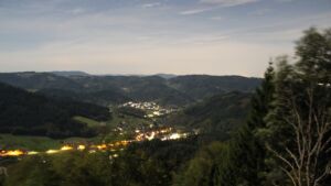 Dieses Bild zeigt eine Webcam-Aufnahme vom Achertal, aufgenommen am Dienstag, den 29.09.2026 um 01:30 Uhr. Die Temperatur betrug 21.5°C.