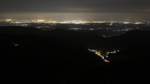 Dieses Bild zeigt eine Webcam-Aufnahme vom Achertal, aufgenommen am Samstag, den 18.10.2025 um 23:30 Uhr. Die Temperatur betrug 3.8°C.