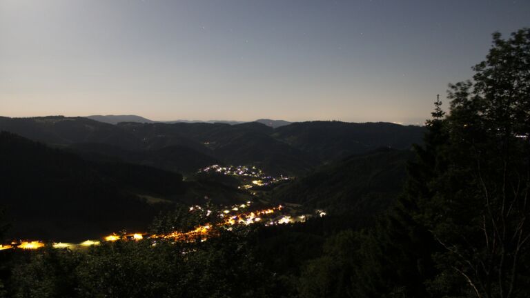 Dieses Bild zeigt eine Webcam-Aufnahme vom Achertal, aufgenommen am Freitag, den 29.05.2026 um 00:00 Uhr. Die Temperatur betrug 18°C.
