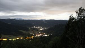 Dieses Bild zeigt eine Webcam-Aufnahme vom Achertal, aufgenommen am Sonntag, den 30.08.2026 um 04:30 Uhr. Die Temperatur betrug 16.1°C.
