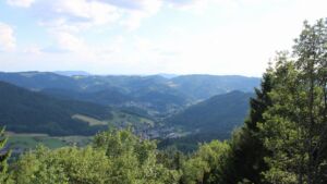Dieses Bild zeigt eine Webcam-Aufnahme vom Achertal, aufgenommen am Mittwoch, den 01.07.2026 um 18:10 Uhr. Die Temperatur betrug 23.8°C.