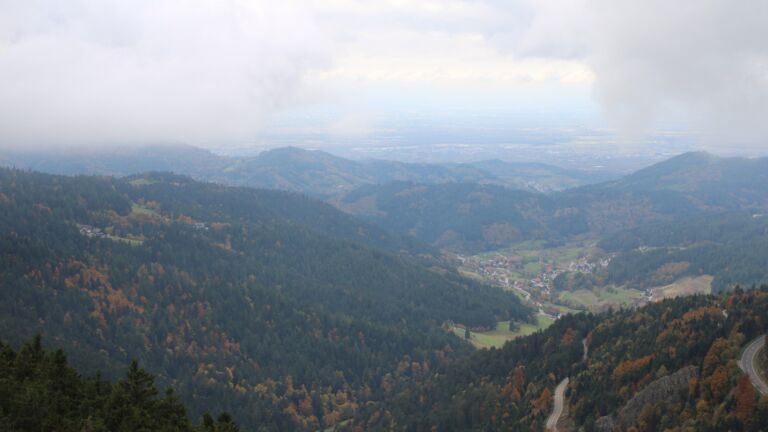 Dieses Bild zeigt eine Webcam-Aufnahme vom Achertal, aufgenommen am Donnerstag, den 16.10.2025 um 14:30 Uhr. Die Temperatur betrug 9.1°C.