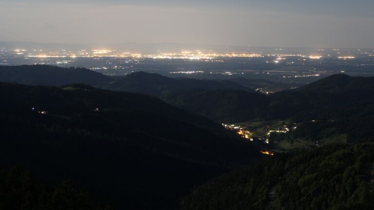 Dieses Bild zeigt eine Webcam-Aufnahme vom Achertal, aufgenommen am Montag, den 12.05.2025 um 02:30 Uhr. Die Temperatur betrug 9.6°C.