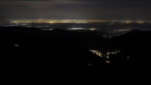 Dieses Bild zeigt eine Webcam-Aufnahme vom Achertal, aufgenommen am Sonntag, den 21.12.2025 um 02:00 Uhr. Die Temperatur betrug 8°C.