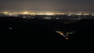 Dieses Bild zeigt eine Webcam-Aufnahme vom Achertal, aufgenommen am Montag, den 27.04.2026 um 04:50 Uhr. Die Temperatur betrug 9.9°C.