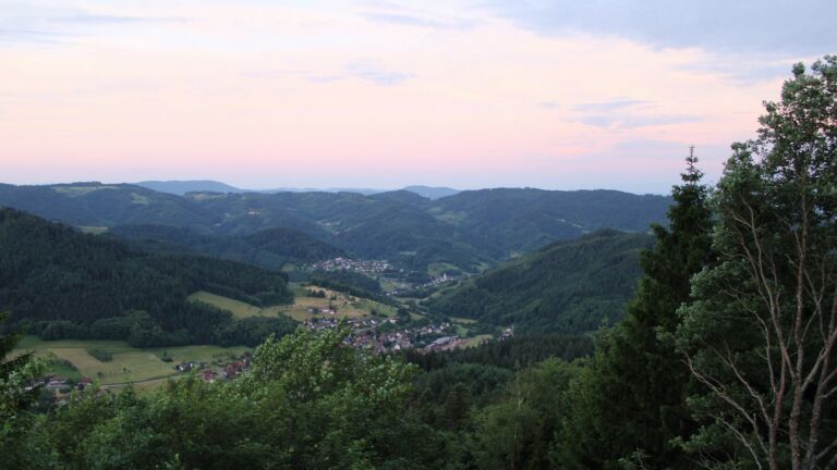 Dieses Bild zeigt eine Webcam-Aufnahme vom Achertal, aufgenommen am Samstag, den 06.06.2026 um 05:30 Uhr. Die Temperatur betrug 12.7°C.