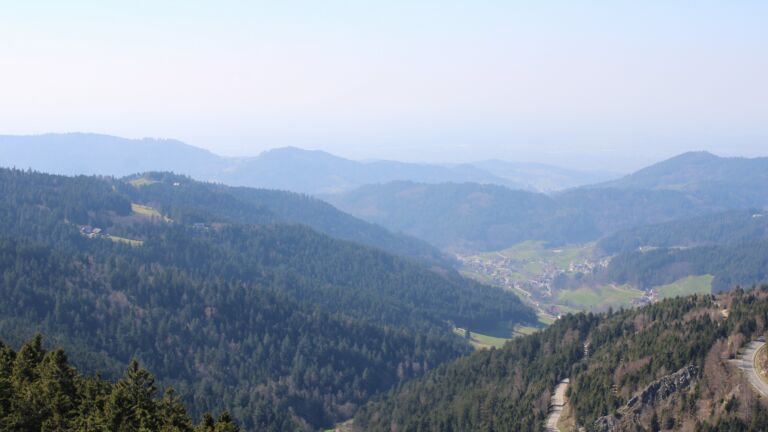 Dieses Bild zeigt eine Webcam-Aufnahme vom Achertal, aufgenommen am Freitag, den 20.03.2026 um 14:00 Uhr. Die Temperatur betrug 9.2°C.