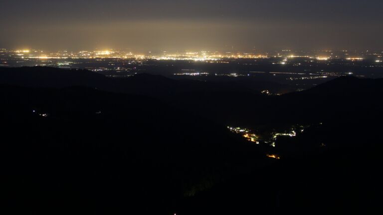 Dieses Bild zeigt eine Webcam-Aufnahme vom Achertal, aufgenommen am Mittwoch, den 07.05.2025 um 04:30 Uhr. Die Temperatur betrug 3.4°C.