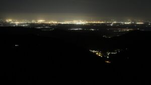 Dieses Bild zeigt eine Webcam-Aufnahme vom Achertal, aufgenommen am Donnerstag, den 09.04.2026 um 02:00 Uhr. Die Temperatur betrug 10.6°C.