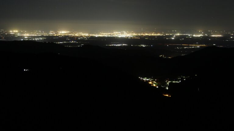 Dieses Bild zeigt eine Webcam-Aufnahme vom Achertal, aufgenommen am Donnerstag, den 09.04.2026 um 02:00 Uhr. Die Temperatur betrug 10.6°C.