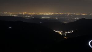 Dieses Bild zeigt eine Webcam-Aufnahme vom Achertal, aufgenommen am Mittwoch, den 18.03.2026 um 21:00 Uhr. Die Temperatur betrug 3.7°C.